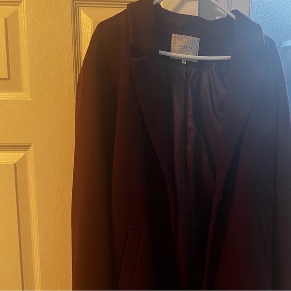 Coat, fairly used like new - Picture 2 of 5